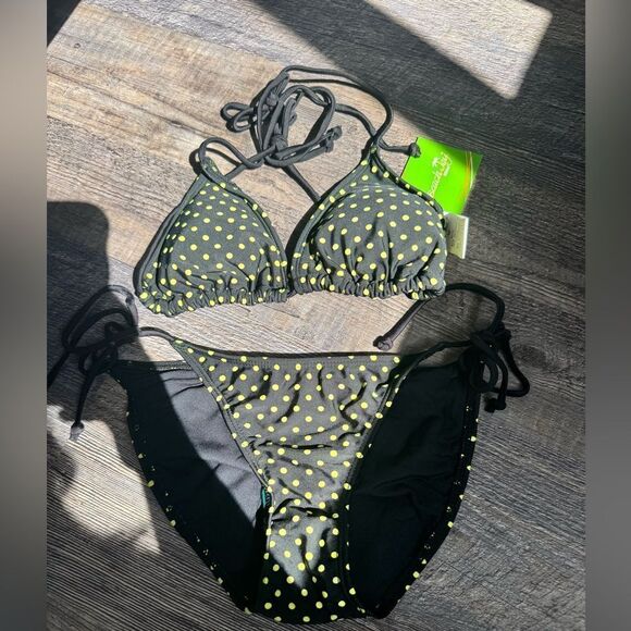 Black and yellow bikini #20 - Picture 2 of 10